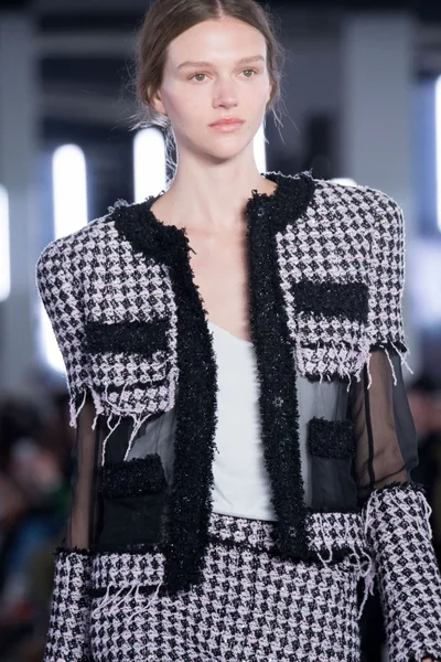 Look 48